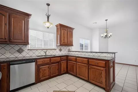 Kitchen - 324 Shrill St, Norman, OK 73071 photo 2 of 3