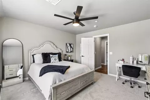 Bedroom - 9325 E State Highway 9, Norman, OK 73026 photo 5 of 9