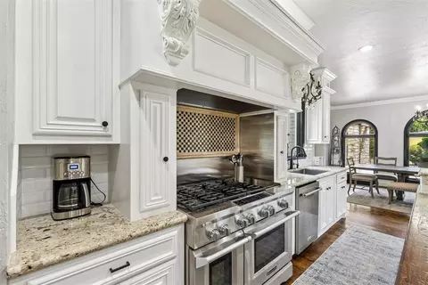Kitchen - 9325 E State Highway 9, Norman, OK 73026 photo 4 of 6