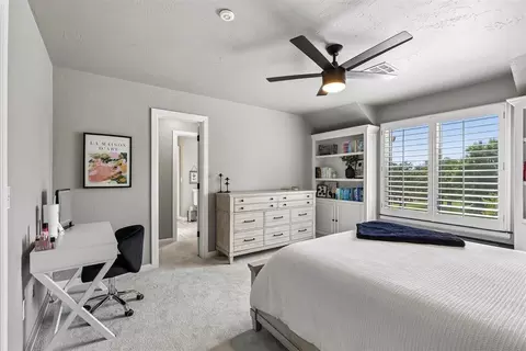 Bedroom - 9325 E State Highway 9, Norman, OK 73026 photo 6 of 9