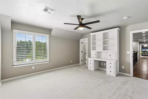 Bedroom - 9325 E State Highway 9, Norman, OK 73026 photo 4 of 9