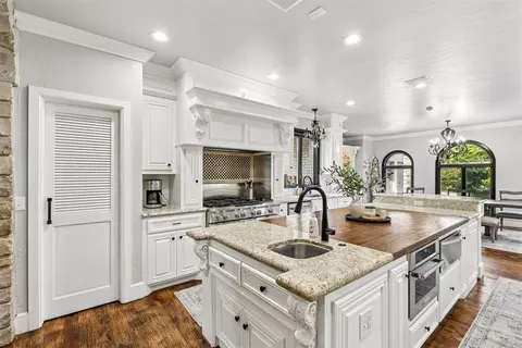 Kitchen - 9325 E State Highway 9, Norman, OK 73026 photo 2 of 6