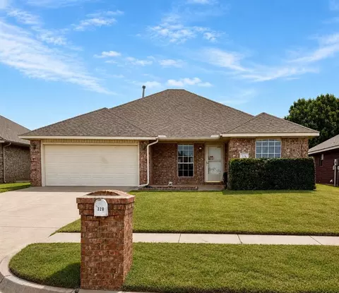 328 S Castle Ridge Ln, Mustang, OK 73064