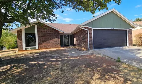 1029 Oak Hill Dr, Oklahoma City, OK 73110