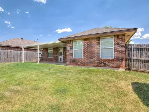 Exterior - 521 Apache Gate Dr, Yukon, OK 73099 photo 9 of 11