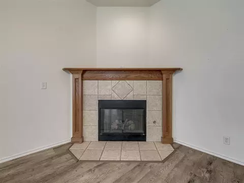 Living - 521 Apache Gate Dr, Yukon, OK 73099 photo 6 of 6