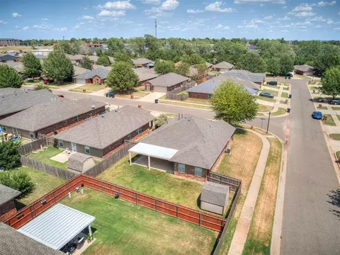View/Area - 521 Apache Gate Dr, Yukon, OK 73099 photo 3 of 5