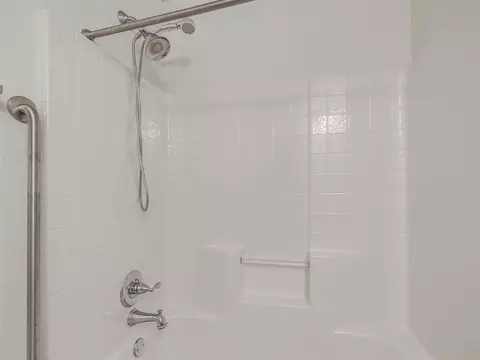Bath - 521 Apache Gate Dr, Yukon, OK 73099 photo 6 of 6