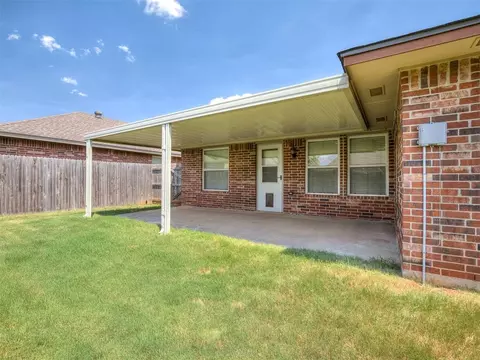 Exterior - 521 Apache Gate Dr, Yukon, OK 73099 photo 8 of 11