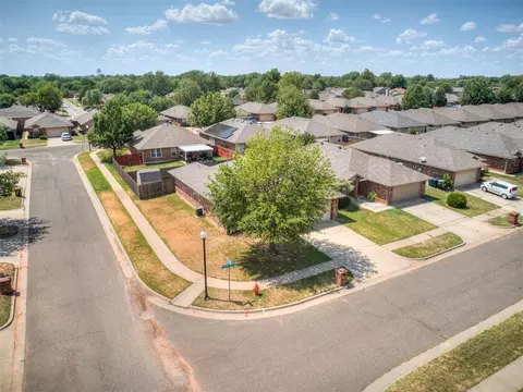 View/Area - 521 Apache Gate Dr, Yukon, OK 73099 photo 2 of 5