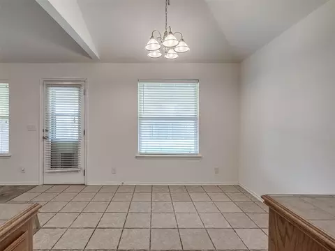 Dining - 521 Apache Gate Dr, Yukon, OK 73099 photo 2 of 2