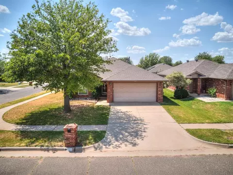View/Area - 521 Apache Gate Dr, Yukon, OK 73099 photo 1 of 5