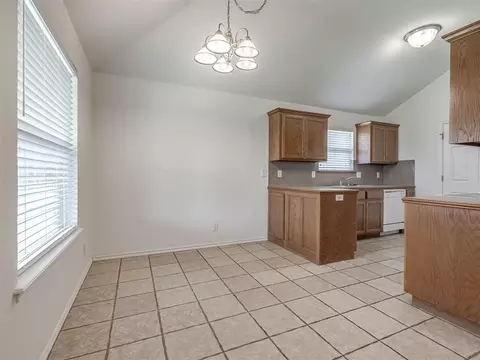 Dining - 521 Apache Gate Dr, Yukon, OK 73099 photo 1 of 2