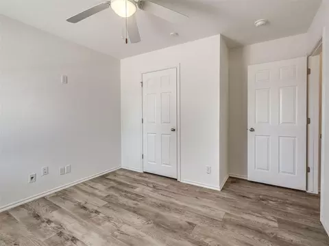 Bedroom - 521 Apache Gate Dr, Yukon, OK 73099 photo 8 of 9
