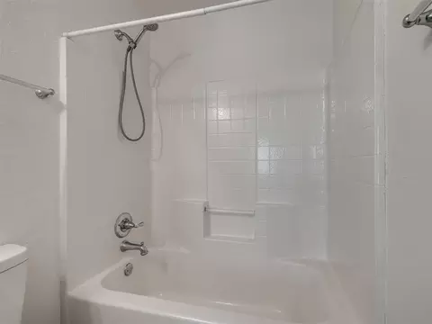Bath - 521 Apache Gate Dr, Yukon, OK 73099 photo 3 of 6
