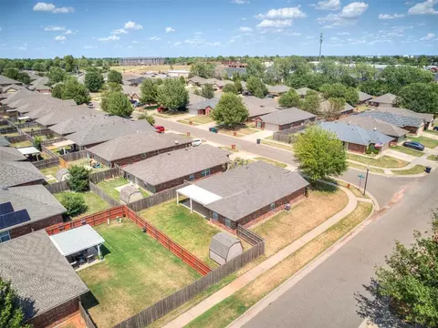 View/Area - 521 Apache Gate Dr, Yukon, OK 73099 photo 4 of 5