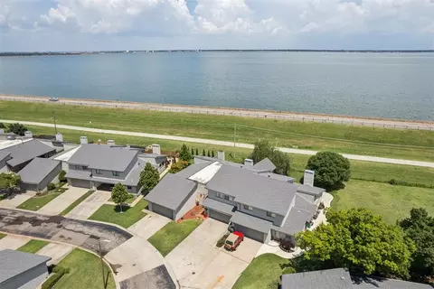 9814 NW Hefner Village Dr, Oklahoma City, OK 73162