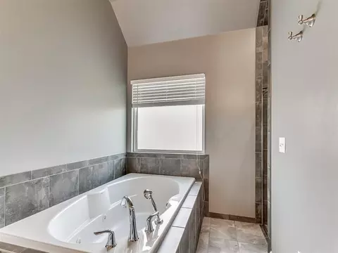 Bath - 3101 Firefly Dr, Norman, OK 73071 photo 2 of 9