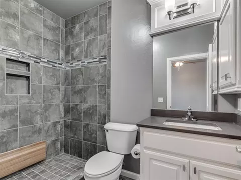 Bath - 3101 Firefly Dr, Norman, OK 73071 photo 5 of 9