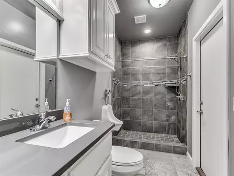 Bath - 3101 Firefly Dr, Norman, OK 73071 photo 9 of 9