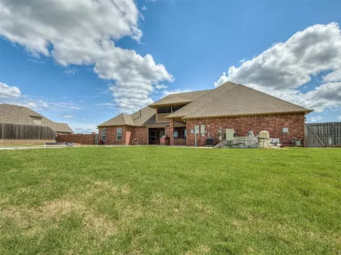 Exterior - 3101 Firefly Dr, Norman, OK 73071 photo 7 of 9