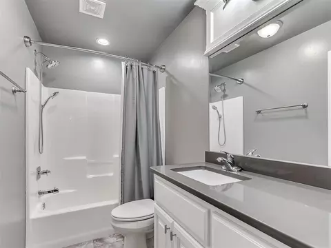 Bath - 3101 Firefly Dr, Norman, OK 73071 photo 8 of 9