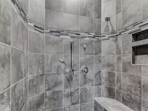 Bath - 3101 Firefly Dr, Norman, OK 73071 photo 3 of 9