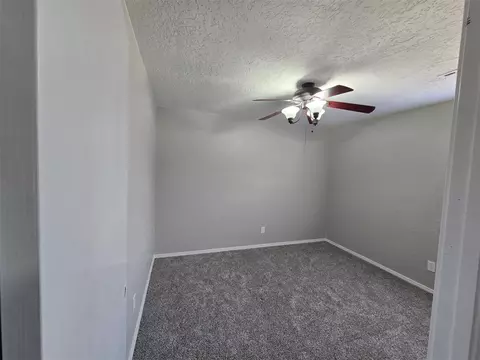Bedroom - 900 Polk St, Altus, OK 73521 photo 3 of 4