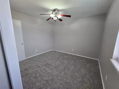 Bedroom - 900 Polk St, Altus, OK 73521 photo 4 of 4