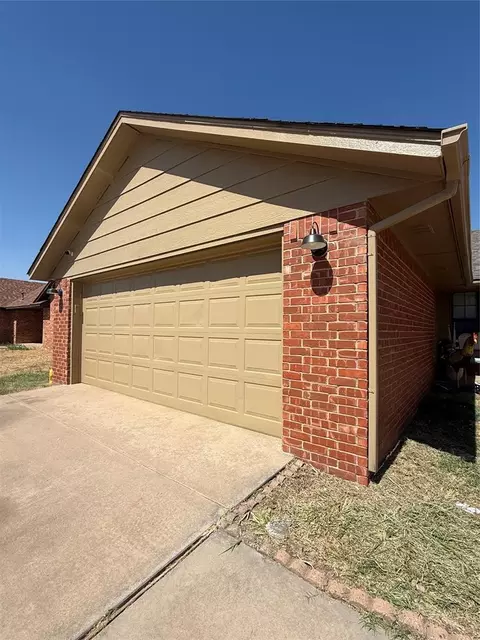 Exterior - 900 Polk St, Altus, OK 73521 photo 2 of 2