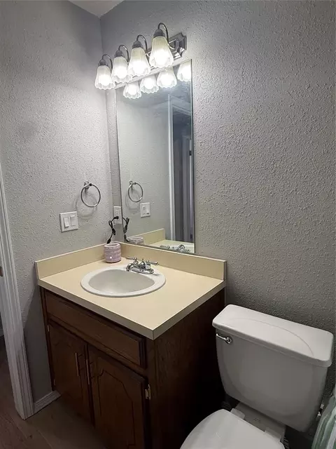 Bath - 900 Polk St, Altus, OK 73521 photo 2 of 2