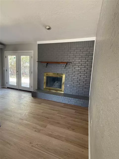 Living - 900 Polk St, Altus, OK 73521 photo 2 of 2