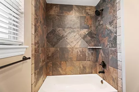 Bath - 4924 Champlain Pl, Edmond, OK 73025 photo 5 of 5