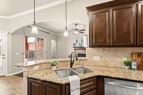 Kitchen - 4924 Champlain Pl, Edmond, OK 73025 photo 1 of 2