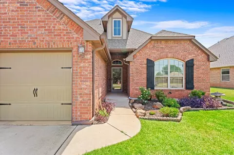 Exterior - 4924 Champlain Pl, Edmond, OK 73025 photo 2 of 4