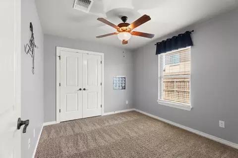 Bedroom - 4924 Champlain Pl, Edmond, OK 73025 photo 4 of 4