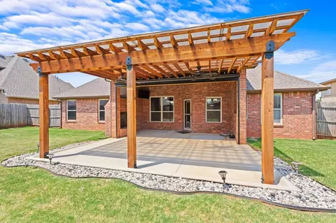 Exterior - 4924 Champlain Pl, Edmond, OK 73025 photo 4 of 4