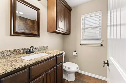 Bath - 4924 Champlain Pl, Edmond, OK 73025 photo 4 of 5