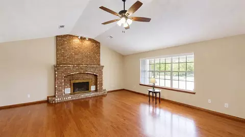 Living - 105 Viking Loop, Ardmore, OK 73401 photo 2 of 4