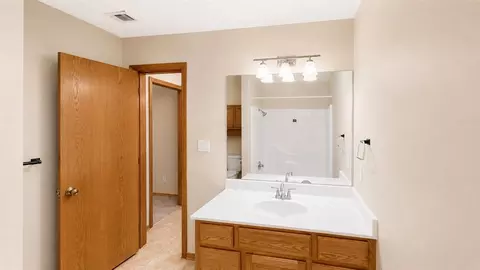 Bath - 105 Viking Loop, Ardmore, OK 73401 photo 5 of 8