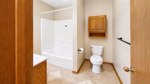 Bath - 105 Viking Loop, Ardmore, OK 73401 photo 6 of 8