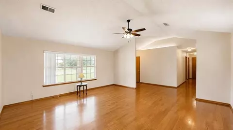 Living - 105 Viking Loop, Ardmore, OK 73401 photo 3 of 4