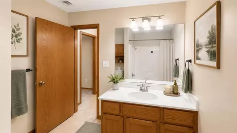 Bath - 105 Viking Loop, Ardmore, OK 73401 photo 4 of 8