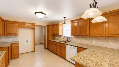 Kitchen - 105 Viking Loop, Ardmore, OK 73401 photo 6 of 6