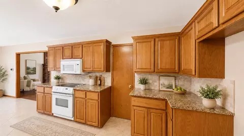 Kitchen - 105 Viking Loop, Ardmore, OK 73401 photo 3 of 6
