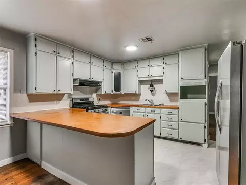 Kitchen - 412 N 3rd Ave, Purcell, OK 73080 photo 2 of 3
