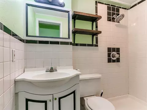 Bath - 412 N 3rd Ave, Purcell, OK 73080 photo 1 of 1