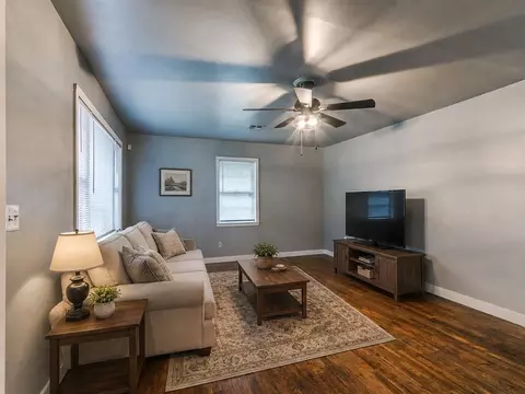 Living - 412 N 3rd Ave, Purcell, OK 73080 photo 1 of 2