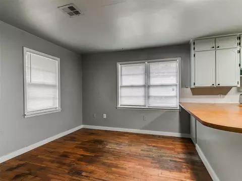 Living - 412 N 3rd Ave, Purcell, OK 73080 photo 2 of 2