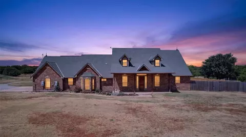 30454 Wolf Creek Ln, Cashion, OK 73016
